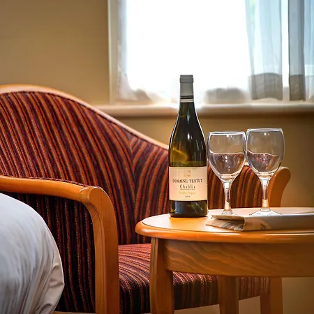 Western Milford 호텔 3*